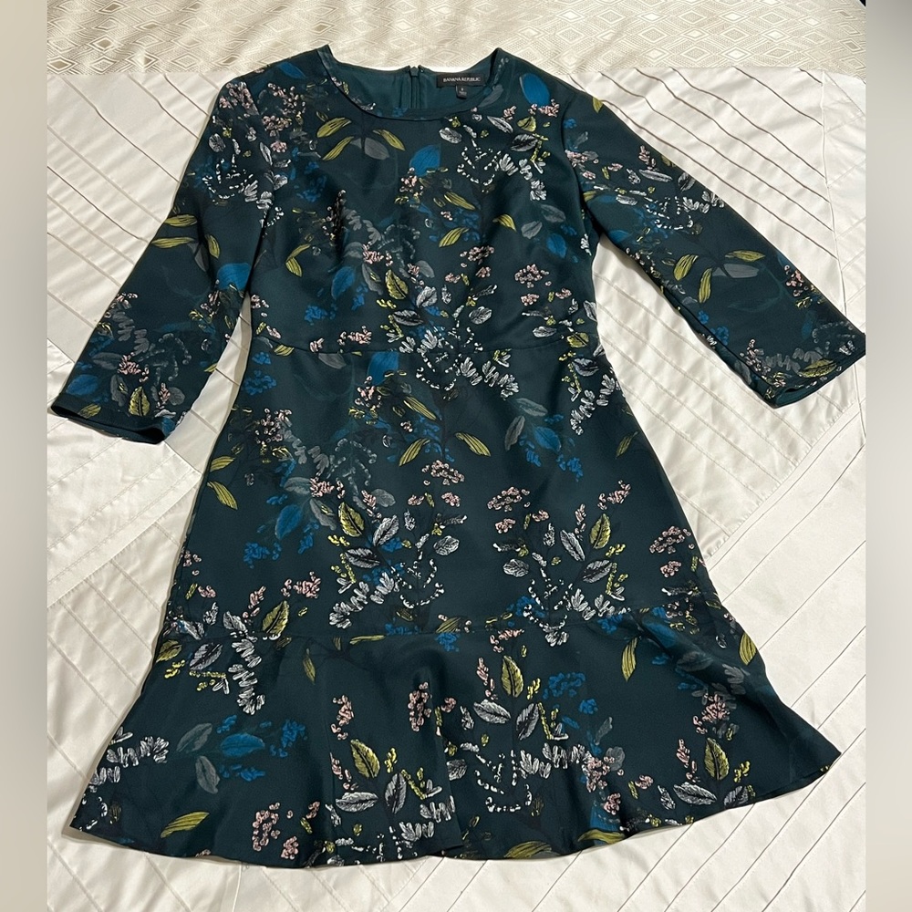 Banana Republic - Fit and Flare Fall/Winter Floral Dress. Size 2.